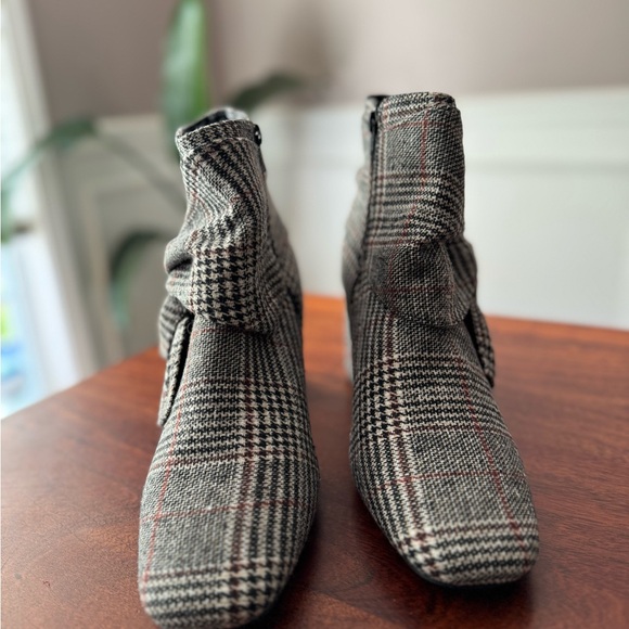 NEW Comfort Women’s Plaid Ankle Boots Bow Zip Black Red Grey Size 11 M - Picture 4 of 8